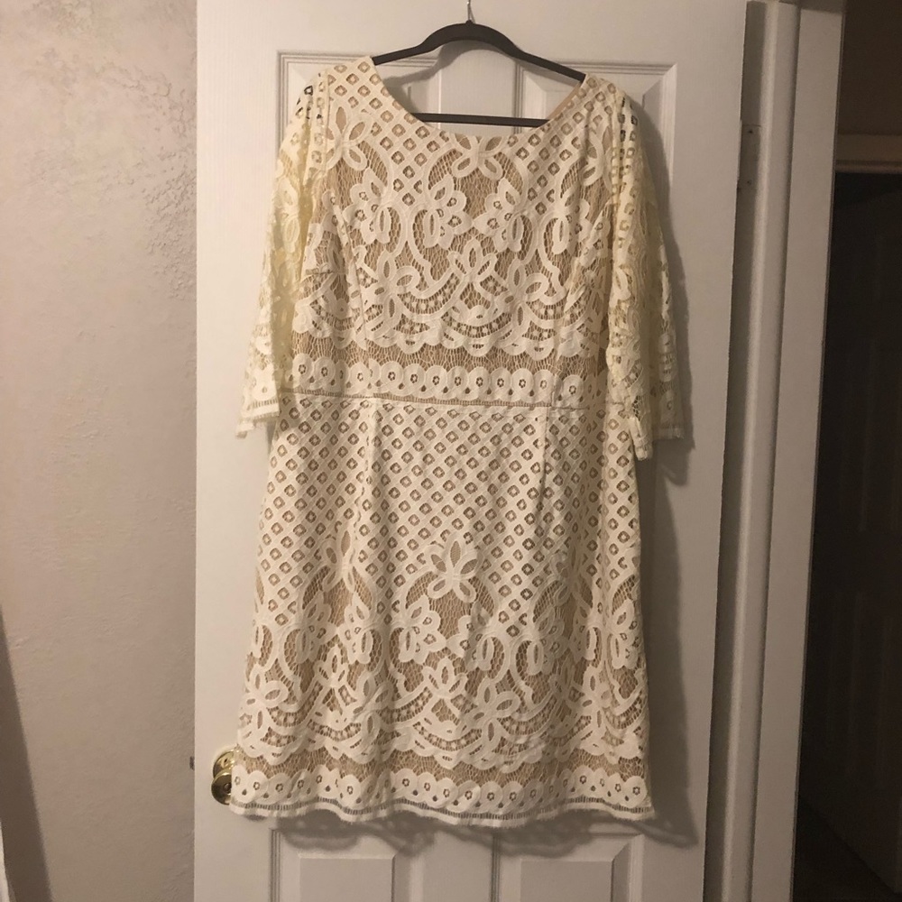 Gabby Skye Lace Cocktail Dress